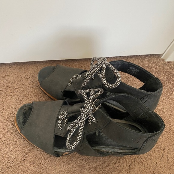 Sorel | Joanie lace wedge| black | size 8 - Picture 2 of 5